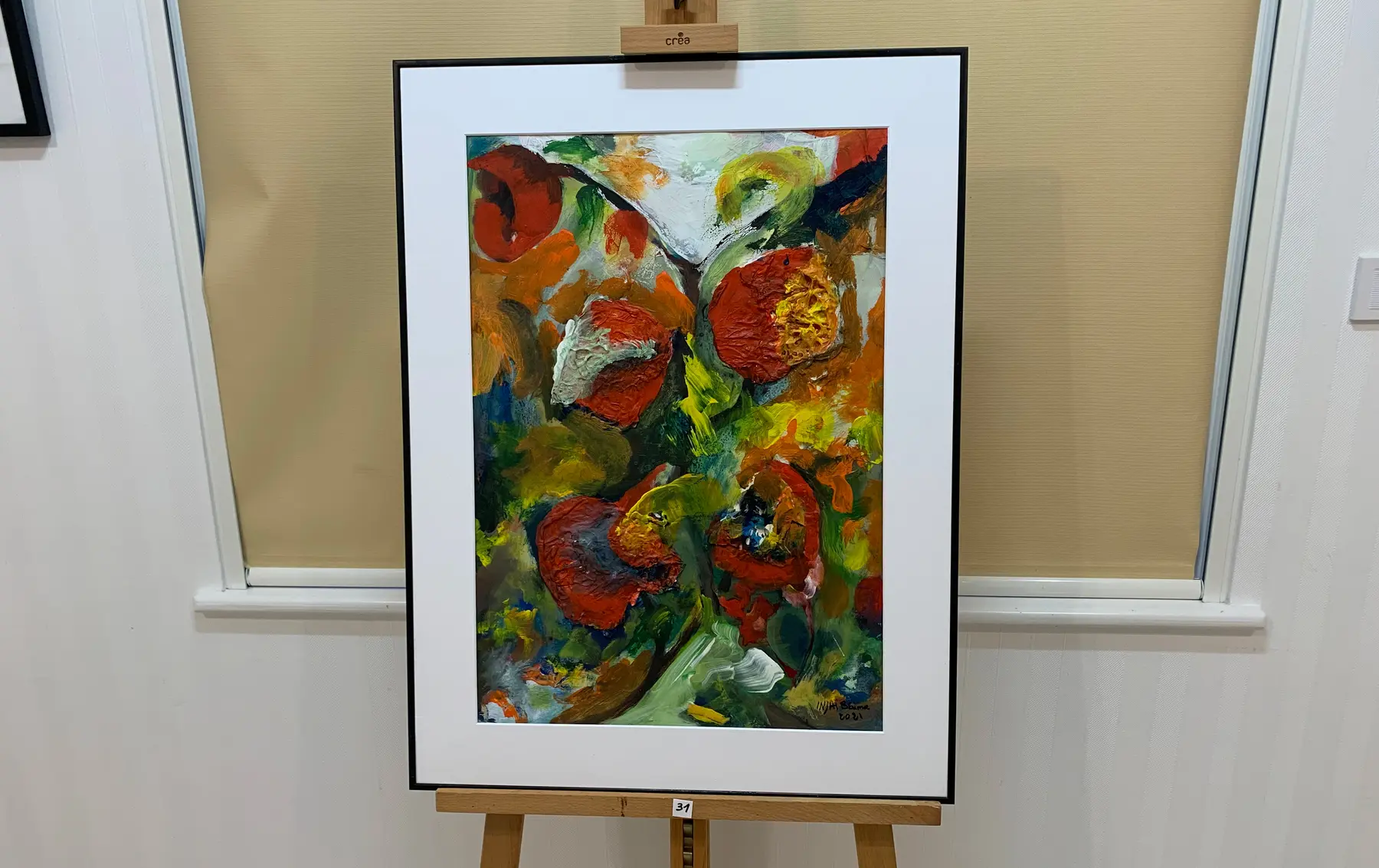 Œuvre de Braïma Injaï encadrée dans un espace d’exposition